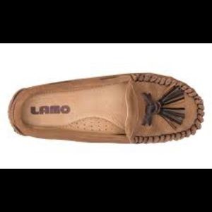 LAMO FOOTWEAR WOMEN'S LEAH TASSELED MOCCASINS - MOC TOE size 6.5